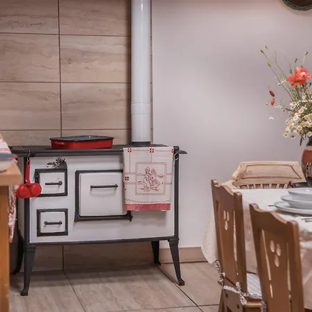 Authentic With Large Garden Casa de Férias *