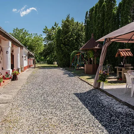 Casa de Férias Authentic With Large Garden *